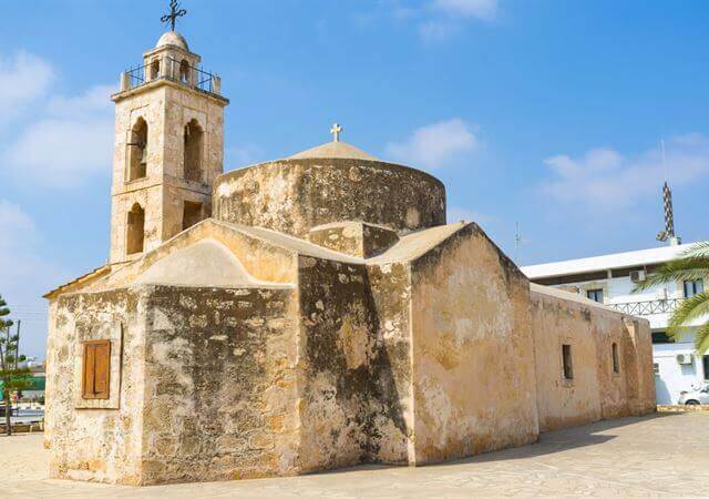 kerk-strand-vakantie-singlereis-cyprus